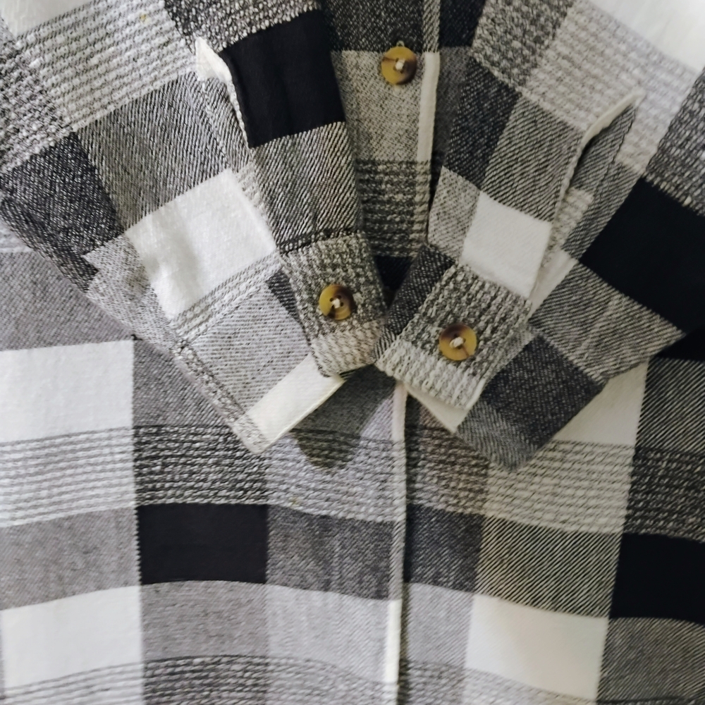 Black and White Plaid Button-Up Shirt - Picture 7 of 9